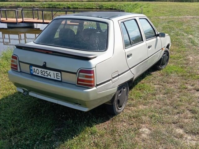 Серый ЗАЗ 1103 Славута, объемом двигателя 1.2 л и пробегом 150 тыс. км за 800 $, фото 3 на Automoto.ua