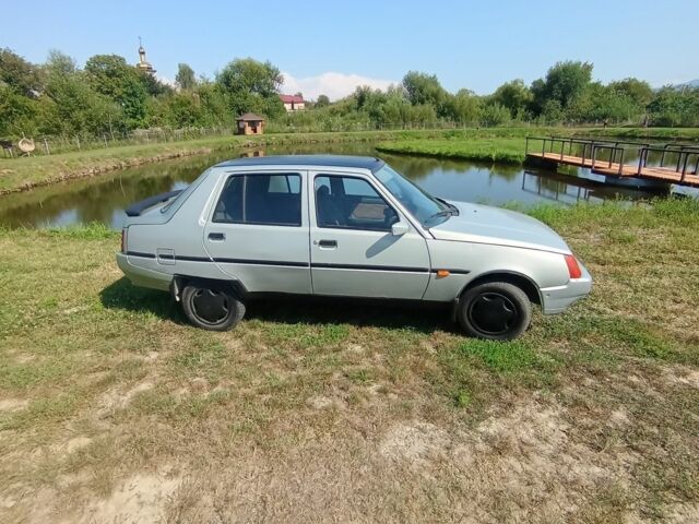 Серый ЗАЗ 1103 Славута, объемом двигателя 1.2 л и пробегом 150 тыс. км за 800 $, фото 4 на Automoto.ua