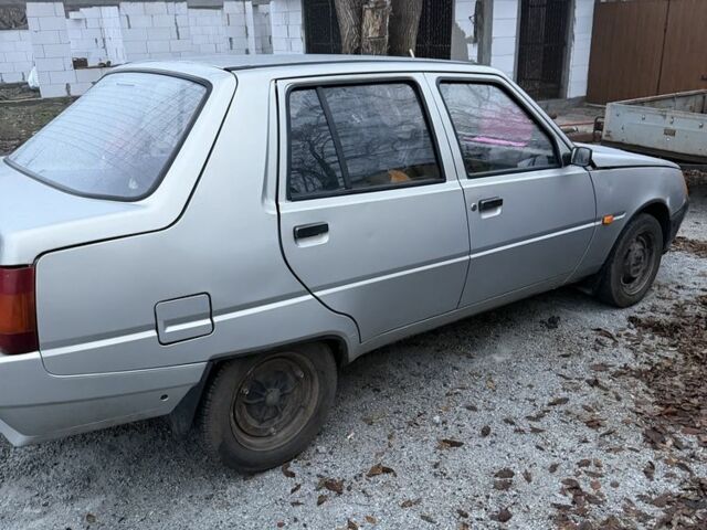 Серый ЗАЗ 1103 Славута, объемом двигателя 1.2 л и пробегом 68 тыс. км за 1300 $, фото 2 на Automoto.ua