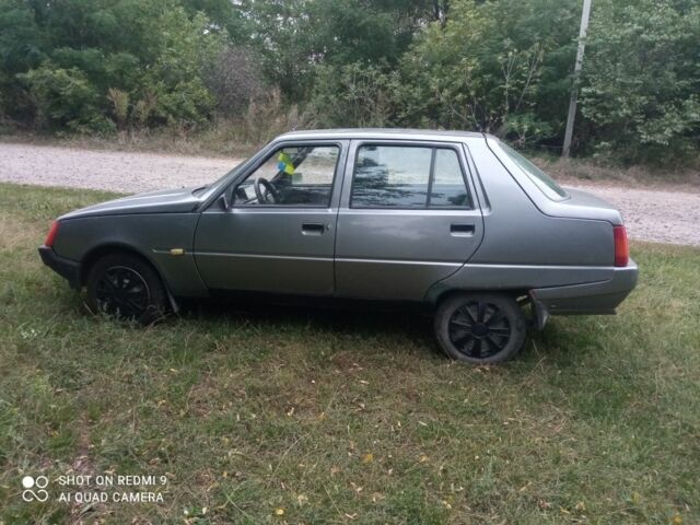 Серый ЗАЗ 1103 Славута, объемом двигателя 0 л и пробегом 245 тыс. км за 600 $, фото 7 на Automoto.ua
