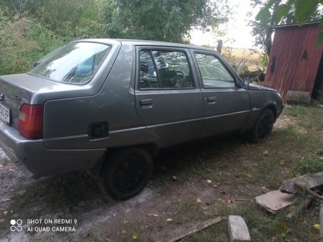 Серый ЗАЗ 1103 Славута, объемом двигателя 0 л и пробегом 245 тыс. км за 600 $, фото 2 на Automoto.ua