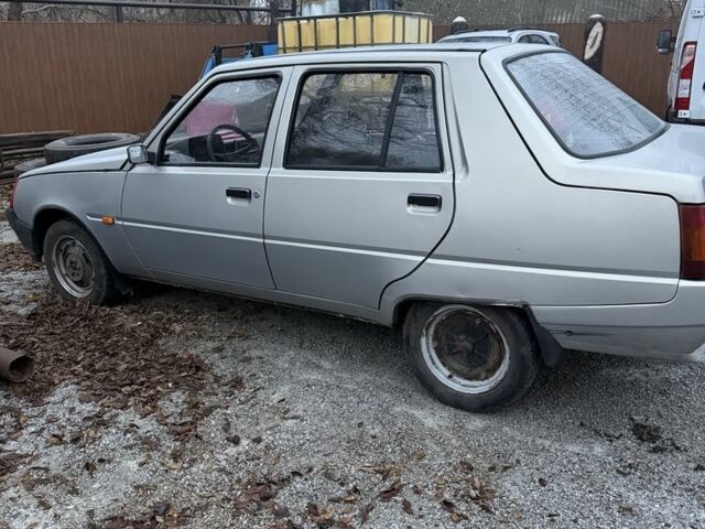 Серый ЗАЗ 1103 Славута, объемом двигателя 1.2 л и пробегом 68 тыс. км за 1300 $, фото 3 на Automoto.ua