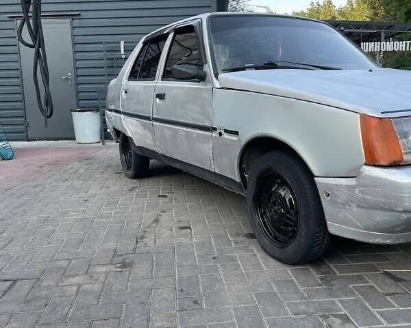 Серый ЗАЗ 1103 Славута, объемом двигателя 1.2 л и пробегом 400 тыс. км за 700 $, фото 1 на Automoto.ua