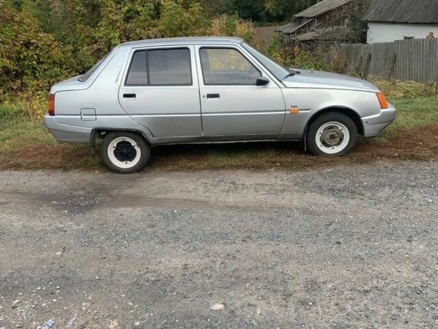 Серый ЗАЗ 1103 Славута, объемом двигателя 1.2 л и пробегом 200 тыс. км за 1100 $, фото 2 на Automoto.ua