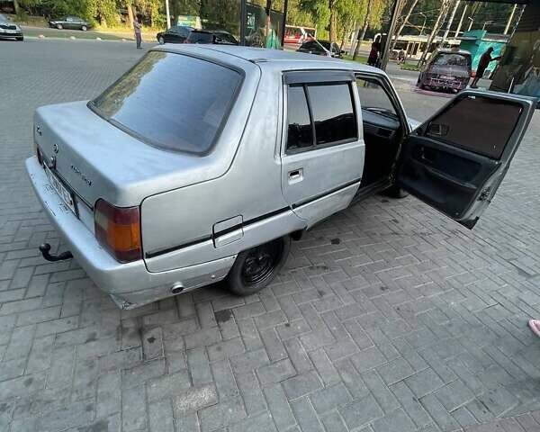 Серый ЗАЗ 1103 Славута, объемом двигателя 1.2 л и пробегом 400 тыс. км за 700 $, фото 3 на Automoto.ua