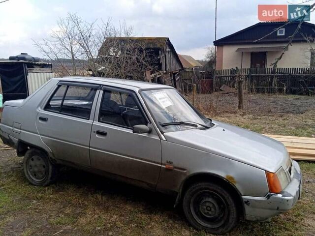 ЗАЗ 1103 Славута 2003 в Малине на Automoto.ua Серый ЗАЗ 1103 Славута, объемом двигателя 1.2 л и пробегом 181 тыс. км за 800 $, фото 2 на Automoto.ua