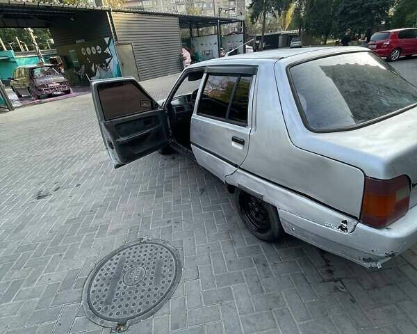 Серый ЗАЗ 1103 Славута, объемом двигателя 1.2 л и пробегом 400 тыс. км за 700 $, фото 6 на Automoto.ua