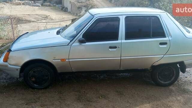 Серый ЗАЗ 1103 Славута, объемом двигателя 1.2 л и пробегом 232 тыс. км за 550 $, фото 4 на Automoto.ua