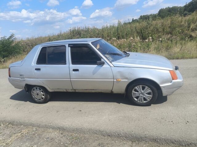 Серый ЗАЗ 1103 Славута, объемом двигателя 1.2 л и пробегом 250 тыс. км за 900 $, фото 3 на Automoto.ua