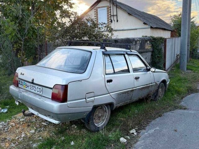 ЗАЗ 1103 Славута 2004 у Одесі на Automoto.ua Сірий ЗАЗ 1103 Славута, об'ємом двигуна 1.2 л та пробігом 200 тис. км за 350 $, фото 1 на Automoto.ua