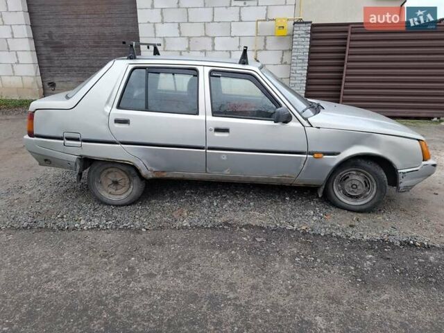 Серый ЗАЗ 1103 Славута, объемом двигателя 1.2 л и пробегом 280 тыс. км за 900 $, фото 3 на Automoto.ua