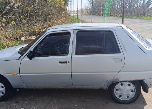 ЗАЗ 1103 Славута 2006 в Запорожье на Automoto.ua Серый ЗАЗ 1103 Славута, объемом двигателя 1.2 л и пробегом 150 тыс. км за 700 $, фото 3 на Automoto.ua