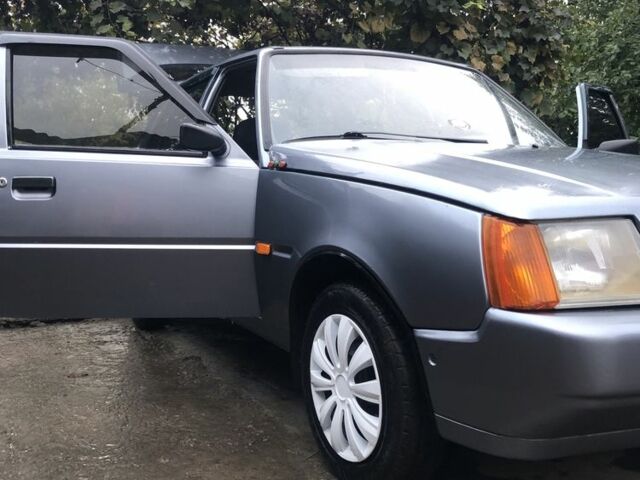 Серый ЗАЗ 1103 Славута, объемом двигателя 1.2 л и пробегом 185 тыс. км за 1050 $, фото 4 на Automoto.ua