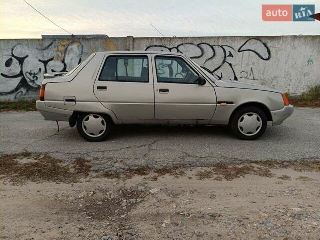 Серый ЗАЗ 1103 Славута, объемом двигателя 1.3 л и пробегом 138 тыс. км за 1250 $, фото 5 на Automoto.ua