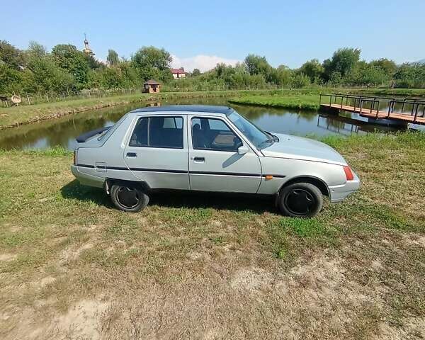 Серый ЗАЗ 1103 Славута, объемом двигателя 1.2 л и пробегом 150 тыс. км за 800 $, фото 4 на Automoto.ua