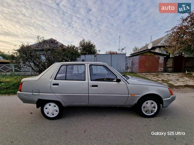 Серый ЗАЗ 1103 Славута, объемом двигателя 1.2 л и пробегом 21 тыс. км за 2250 $, фото 5 на Automoto.ua