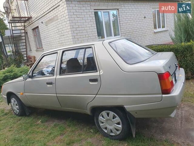 Серый ЗАЗ 1103 Славута, объемом двигателя 1.3 л и пробегом 48 тыс. км за 2200 $, фото 9 на Automoto.ua