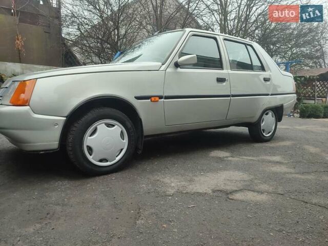 Серый ЗАЗ 1103 Славута, объемом двигателя 1.3 л и пробегом 102 тыс. км за 1650 $, фото 1 на Automoto.ua