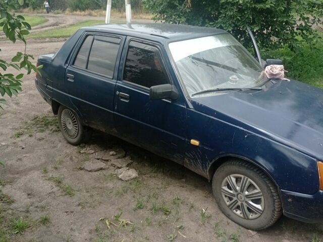 Синий ЗАЗ 1103 Славута, объемом двигателя 0 л и пробегом 350 тыс. км за 600 $, фото 4 на Automoto.ua