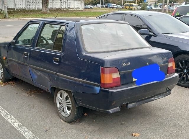 Синій ЗАЗ 1103 Славута, об'ємом двигуна 1.2 л та пробігом 300 тис. км за 600 $, фото 1 на Automoto.ua