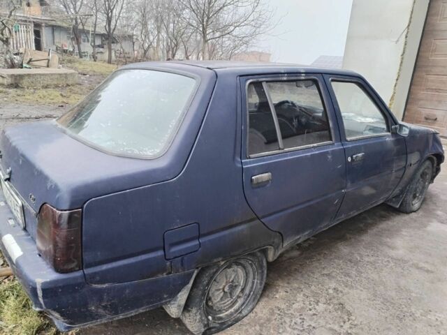 Синий ЗАЗ 1103 Славута, объемом двигателя 1 л и пробегом 120 тыс. км за 400 $, фото 3 на Automoto.ua