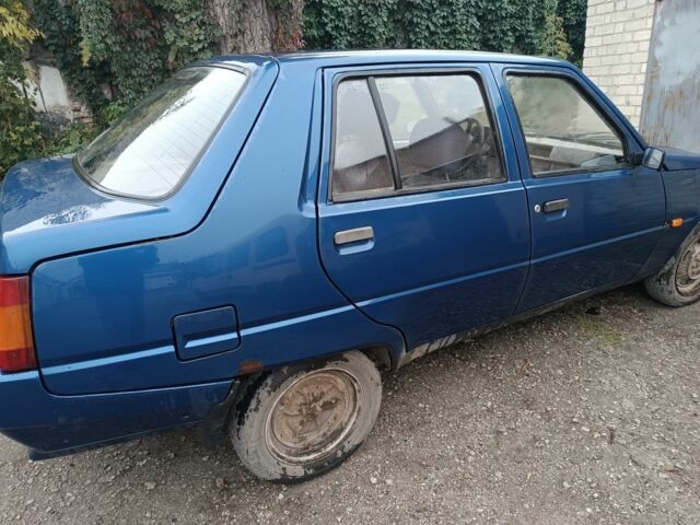 Синій ЗАЗ 1103 Славута, об'ємом двигуна 1.3 л та пробігом 200 тис. км за 500 $, фото 4 на Automoto.ua