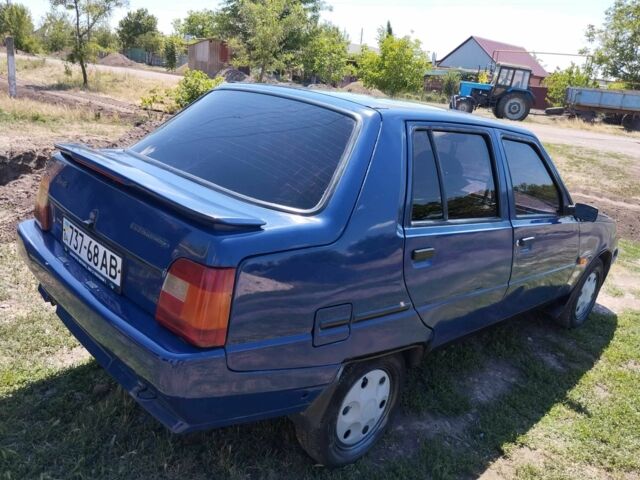 Синий ЗАЗ 1103 Славута, объемом двигателя 1.2 л и пробегом 258 тыс. км за 901 $, фото 5 на Automoto.ua