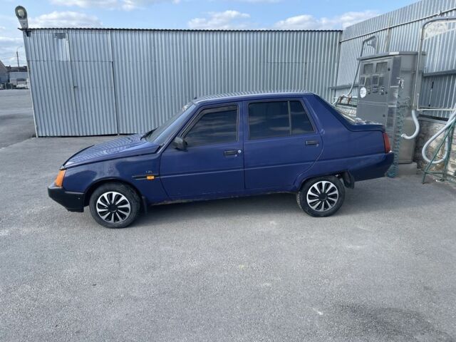 Синий ЗАЗ 1103 Славута, объемом двигателя 1.2 л и пробегом 25 тыс. км за 1100 $, фото 3 на Automoto.ua