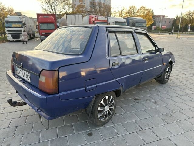 ЗАЗ 1103 Славута 2003 в Черкассах на Automoto.ua Синий ЗАЗ 1103 Славута, объемом двигателя 1.2 л и пробегом 123 тыс. км за 559 $, фото 1 на Automoto.ua