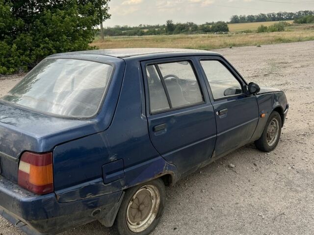Синий ЗАЗ 1103 Славута, объемом двигателя 1.2 л и пробегом 200 тыс. км за 444 $, фото 3 на Automoto.ua
