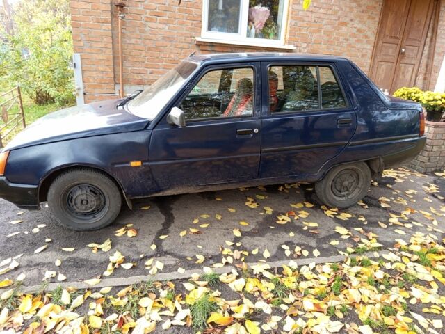 Синий ЗАЗ 1103 Славута, объемом двигателя 1.2 л и пробегом 380 тыс. км за 750 $, фото 2 на Automoto.ua