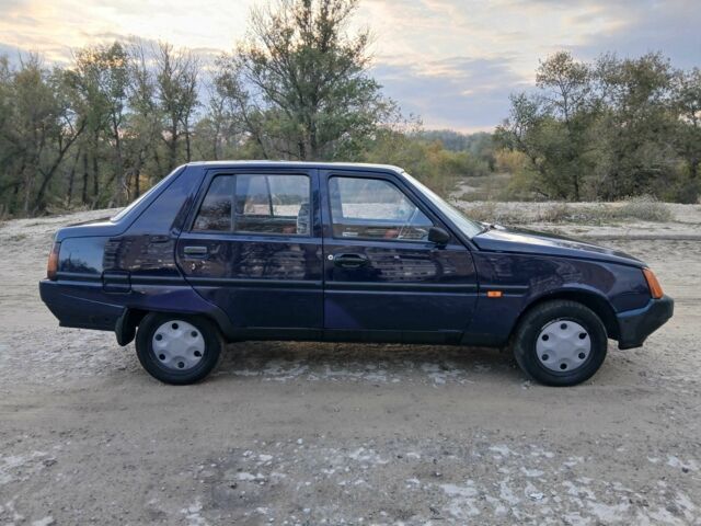 Синий ЗАЗ 1103 Славута, объемом двигателя 1.2 л и пробегом 258 тыс. км за 600 $, фото 3 на Automoto.ua