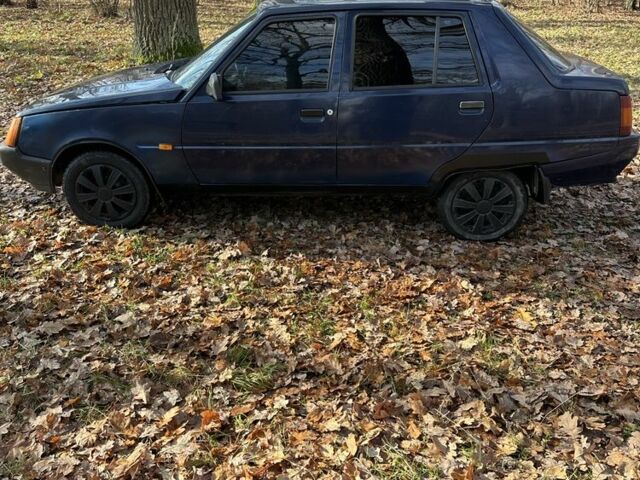 Синий ЗАЗ 1103 Славута, объемом двигателя 1.2 л и пробегом 165 тыс. км за 650 $, фото 2 на Automoto.ua