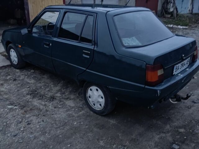 Синий ЗАЗ 1103 Славута, объемом двигателя 1.2 л и пробегом 250 тыс. км за 827 $, фото 2 на Automoto.ua