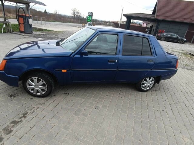 Синий ЗАЗ 1103 Славута, объемом двигателя 1.1 л и пробегом 22 тыс. км за 650 $, фото 3 на Automoto.ua