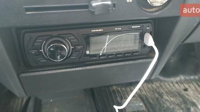 Синий ЗАЗ 1103 Славута, объемом двигателя 1.1 л и пробегом 50 тыс. км за 1500 $, фото 4 на Automoto.ua