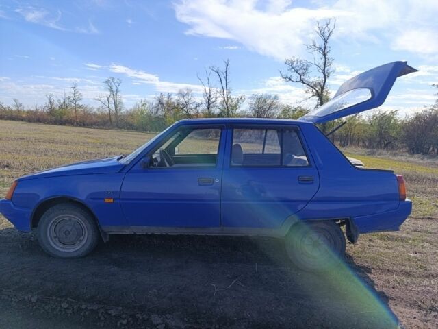 Синій ЗАЗ 1103 Славута, об'ємом двигуна 1.2 л та пробігом 131 тис. км за 800 $, фото 1 на Automoto.ua