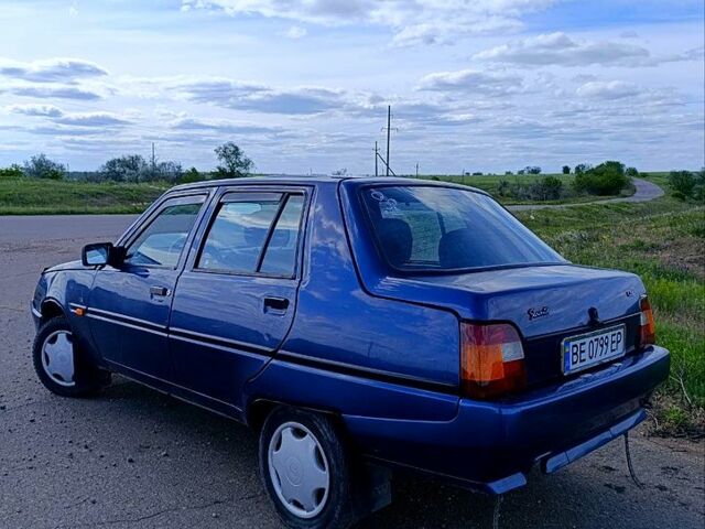 Синий ЗАЗ 1103 Славута, объемом двигателя 1.2 л и пробегом 215 тыс. км за 850 $, фото 2 на Automoto.ua