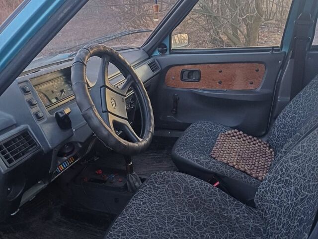 Синий ЗАЗ 1103 Славута, объемом двигателя 1.2 л и пробегом 190 тыс. км за 833 $, фото 5 на Automoto.ua