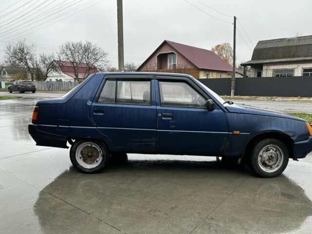 Синий ЗАЗ 1103 Славута, объемом двигателя 1.2 л и пробегом 198 тыс. км за 800 $, фото 2 на Automoto.ua