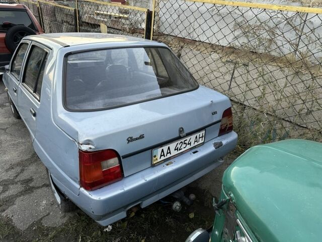 Синий ЗАЗ 1103 Славута, объемом двигателя 1.2 л и пробегом 150 тыс. км за 650 $, фото 3 на Automoto.ua