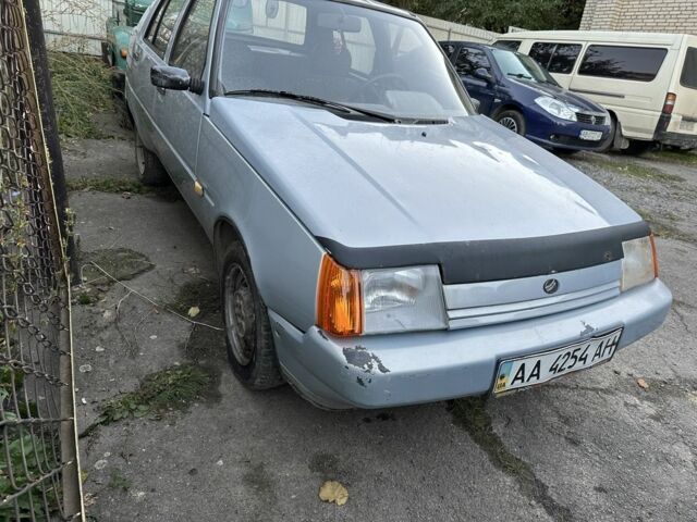 Синий ЗАЗ 1103 Славута, объемом двигателя 1.2 л и пробегом 150 тыс. км за 650 $, фото 2 на Automoto.ua