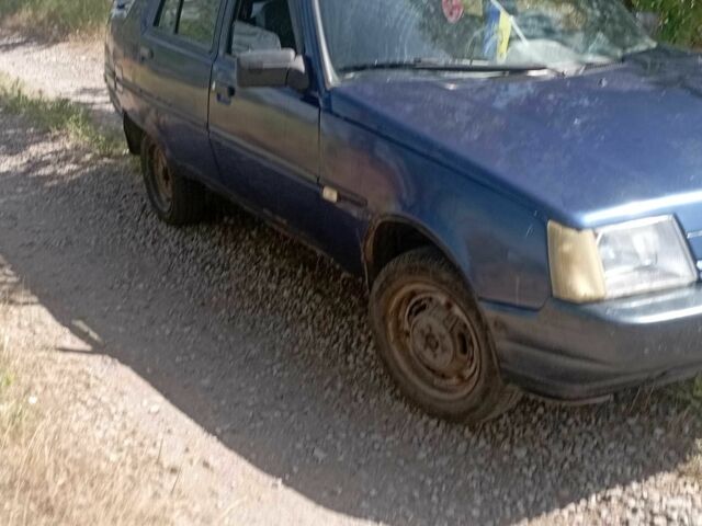 Синий ЗАЗ 1103 Славута, объемом двигателя 1.3 л и пробегом 120 тыс. км за 800 $, фото 3 на Automoto.ua