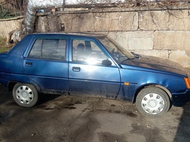 Синій ЗАЗ 1103 Славута, об'ємом двигуна 1 л та пробігом 150 тис. км за 800 $, фото 4 на Automoto.ua