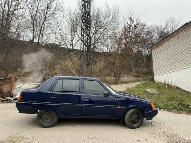 Синий ЗАЗ 1103 Славута, объемом двигателя 1.2 л и пробегом 397 тыс. км за 700 $, фото 4 на Automoto.ua