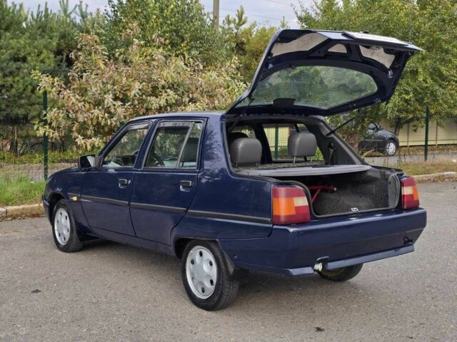 Синій ЗАЗ 1103 Славута, об'ємом двигуна 1.2 л та пробігом 150 тис. км за 1699 $, фото 4 на Automoto.ua