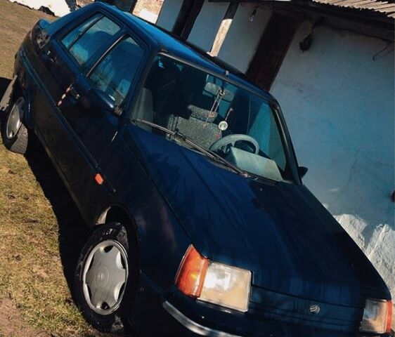 Синий ЗАЗ 1103 Славута, объемом двигателя 1.2 л и пробегом 205 тыс. км за 714 $, фото 4 на Automoto.ua