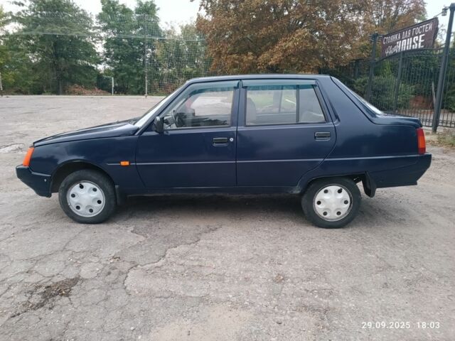 Синий ЗАЗ 1103 Славута, объемом двигателя 1.2 л и пробегом 166 тыс. км за 1100 $, фото 2 на Automoto.ua