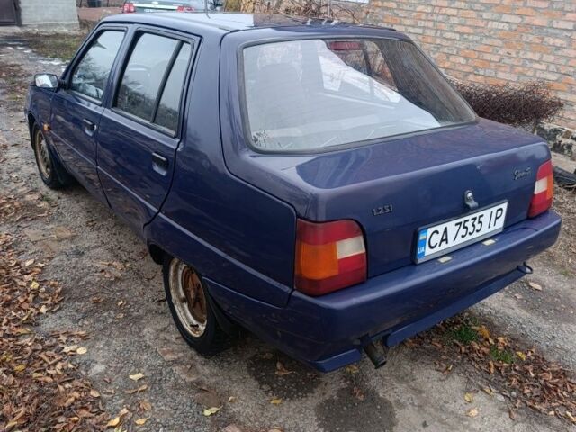 Синий ЗАЗ 1103 Славута, объемом двигателя 1.2 л и пробегом 190 тыс. км за 1100 $, фото 3 на Automoto.ua