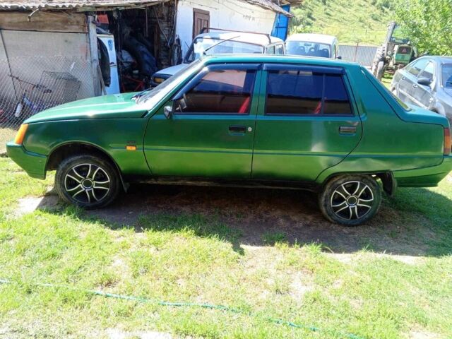 Зеленый ЗАЗ 1103 Славута, объемом двигателя 1 л и пробегом 20 тыс. км за 800 $, фото 6 на Automoto.ua